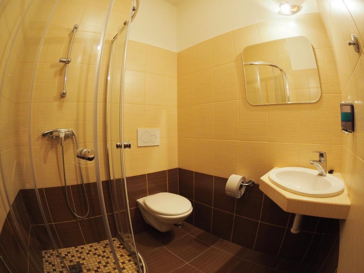 Hotel Britannia Vsetín エクステリア 写真